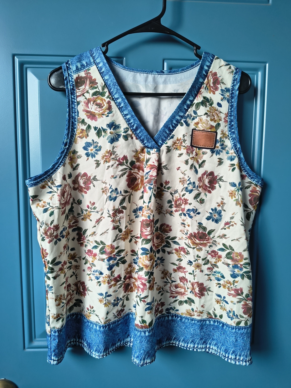 Floral V-Neck Sleeveless Blouse in Cream and Blue Trim